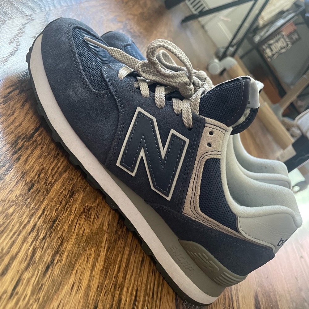 New Balance Women's/Men's 574 Navy and Gray Sneakers - Picture 3 of 6